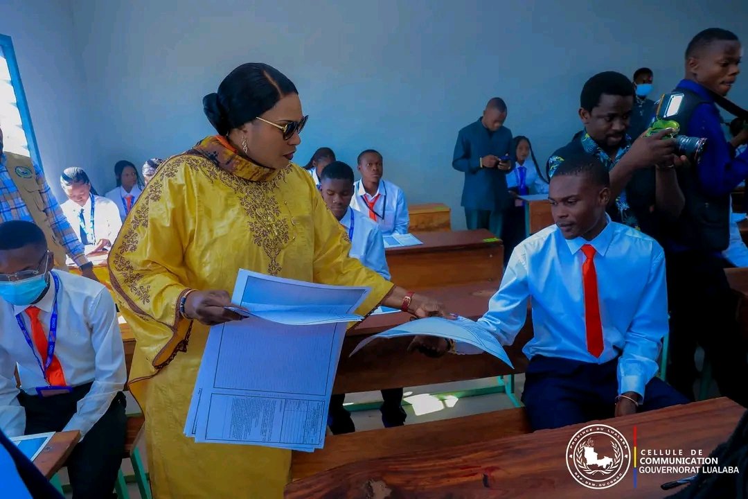 LA GOUVERNEURE DU LUALABA LANCE LES ÉPREUVES HORS-SESSION DES EXAMENS D'ÉTAT À KOLWEZI PAR L’EXAMEN DE DISSERTATION