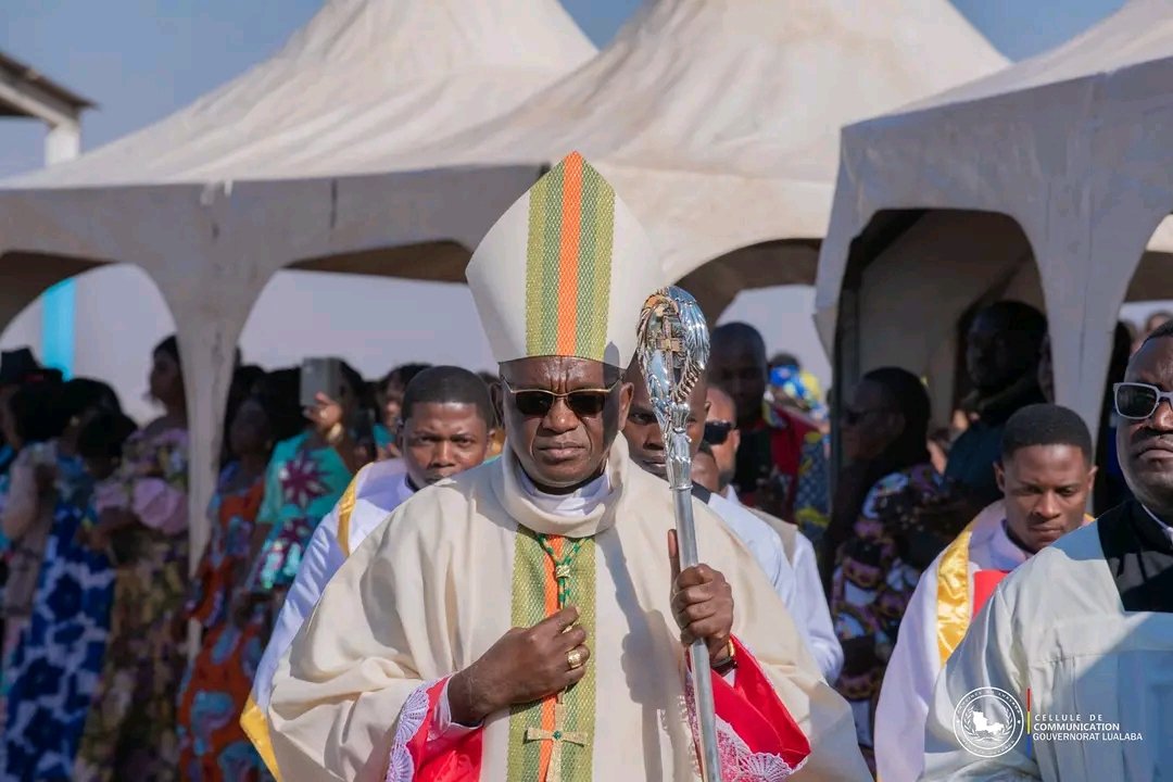 3 NOUVEAUX PRETRES ET 10 DIACRES CATHOLIQUES ORDONNÉS À KOLWEZI PAR L’ÉVÊQUE DU DIOCÈSE, EN PRESENCE DE LA GOUVERNEURE DU LUALABA FIFI MASUKA