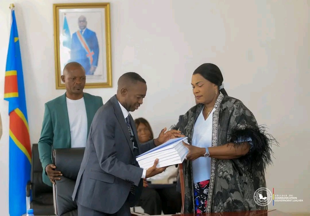LA GOUVERNEURE DU LUALABA FIFI MASUKA DEPOSE LE PROJET DU BUDGET 2026 À L’ASSEMBLÉE PROVINCIALE