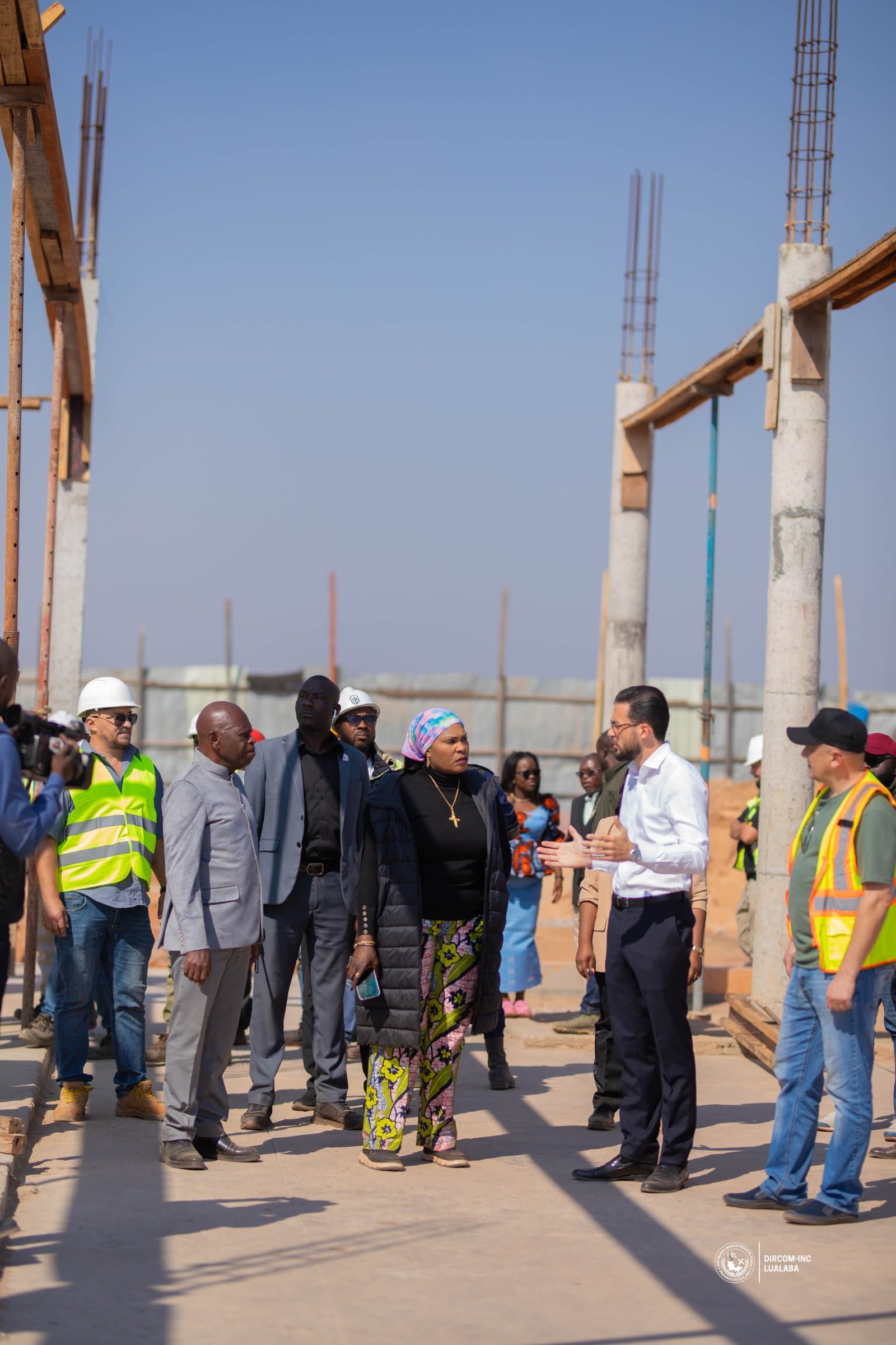 LA GOUVERNEURE DU LUALABA, SUR TERRAIN EN VISITE D’INSPECTION SUR DIFFÉRENTS CHANTIERS D’INFRASTRUCTURES, EN COURS D’EXÉCUTION; CE LUNDI 14 JUILLET.